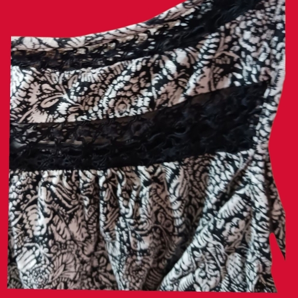 Lucky Brand Womens Cold Shoulder Top Black & White Floral Lace Trim Small - Picture 9 of 12